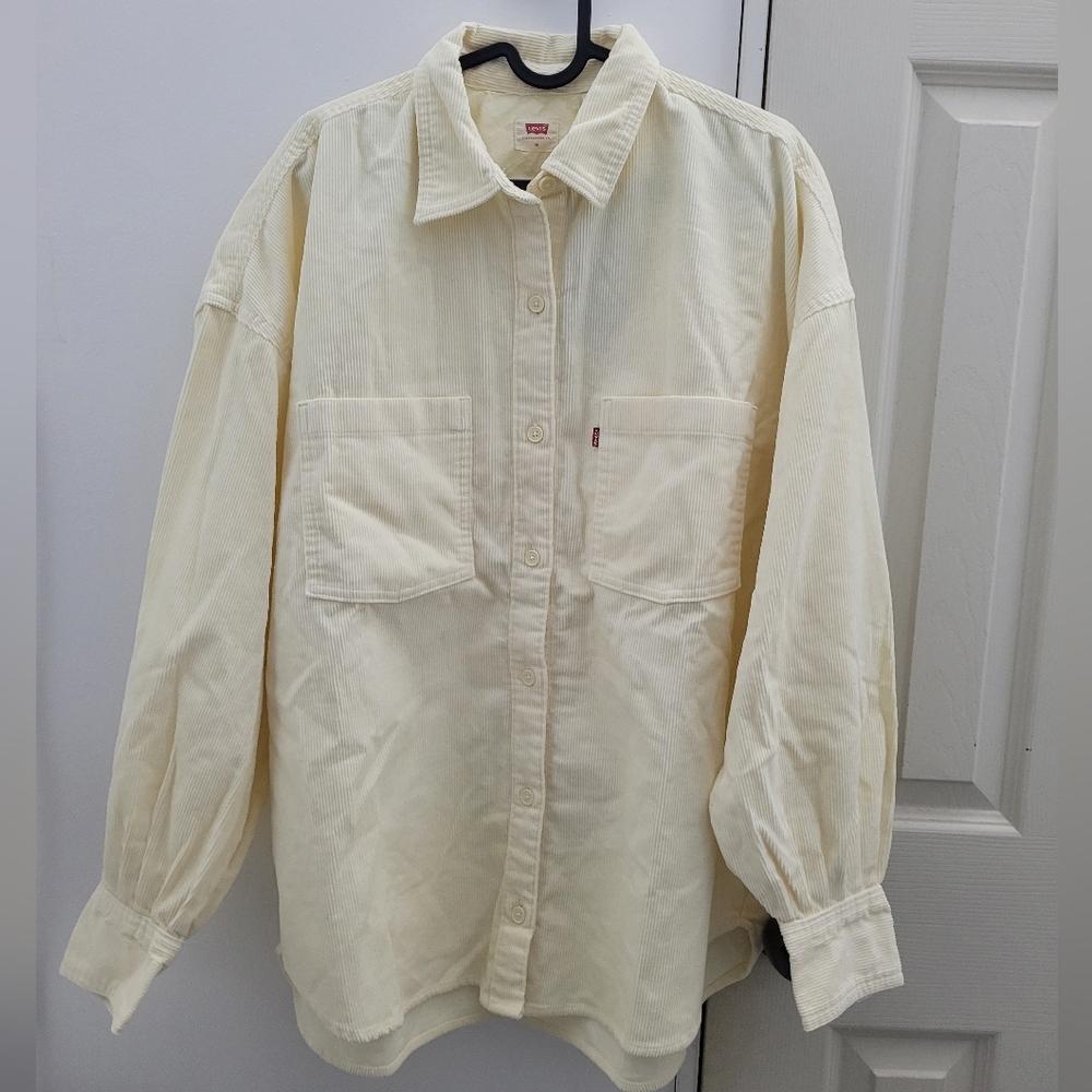 Levi's Women's Medium Cream Corduroy Button Up Shirt-Jacket!